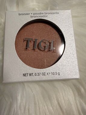 TIGI Bronzer in Glamour Shade